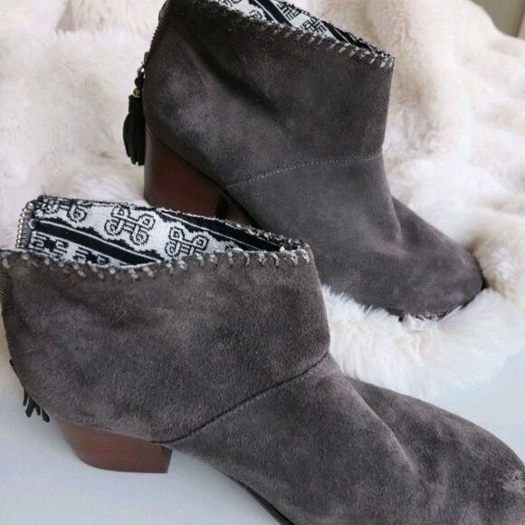Last Price! TOMS Women Sz 8 Ankle Boot Suede Grey Wedge Booties Tassels Western - Picture 3 of 9